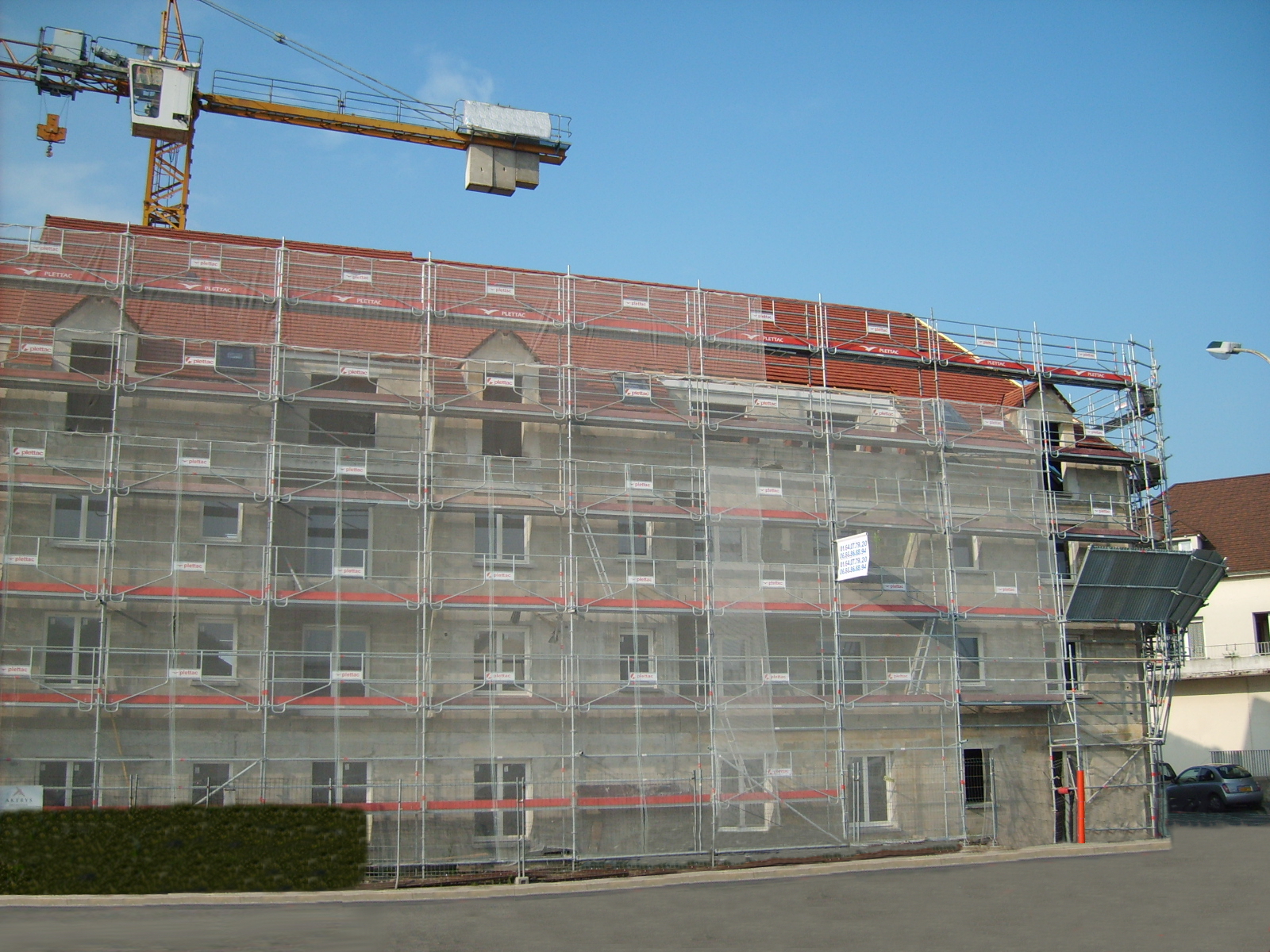 Facade scaffolding